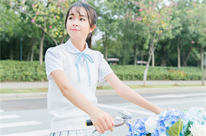 上海新茶工作室微信：Banophar Lake in the mist